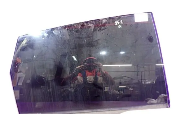 Honda CR-V Front door window glass four-door 