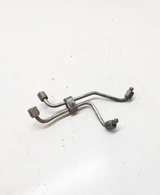 Toyota Avensis T250 Fuel injector supply line/pipe 