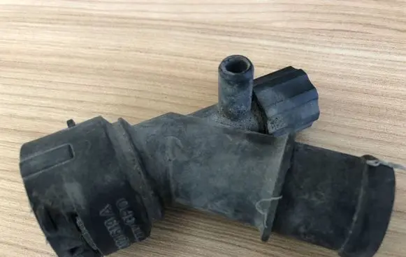 Volkswagen Golf IV Engine coolant pipe/hose 1J0121619A