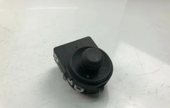 Other switches/knobs/shifts