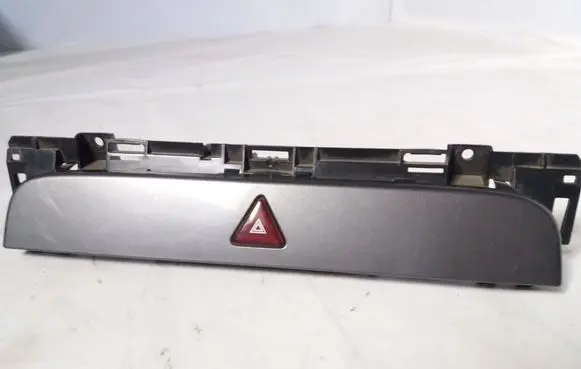 Volkswagen PASSAT B6 Hazard light switch