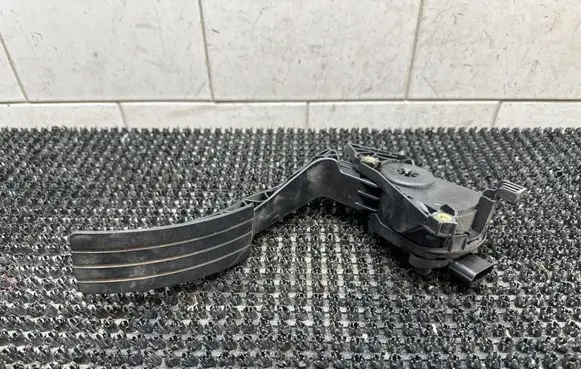 Renault Captur Accelerator throttle pedal 180223454R