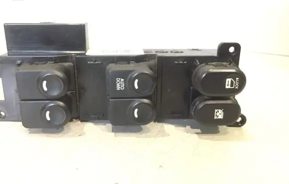 Hyundai i30 Electric window control switch 935702L010 706B77102309