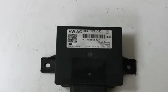 Volkswagen PASSAT CC Gateway control module 3aa937087b