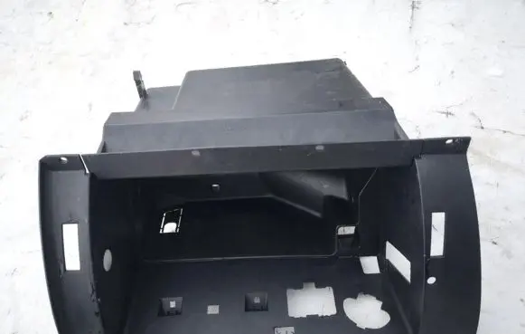 Glove box