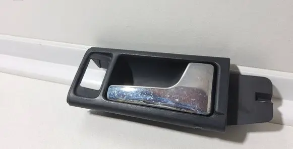Audi A6 S6 C4 4A Front door interior handle 4A0837020C