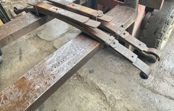 Toyota Hilux (AN10, AN20, AN30) Rear leaf spring 