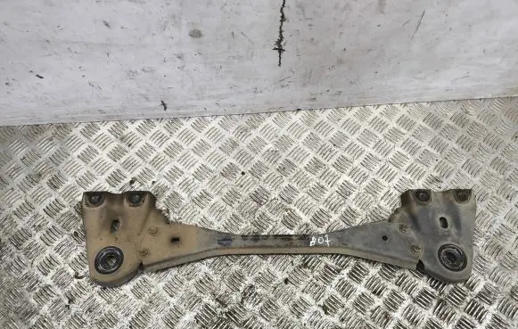 Volvo XC60 Radiator mount bracket