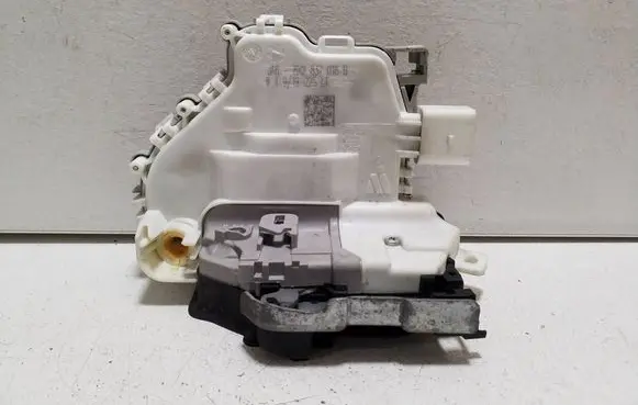 Audi TT TTS RS Mk3 8S Front door lock 8X2837016B