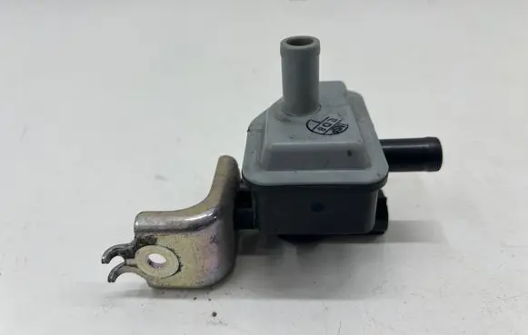 Toyota Yaris XP210 Turbo solenoid valve 90910TC005