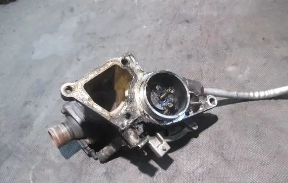 Ford Mondeo Mk III Vacuum pump 
