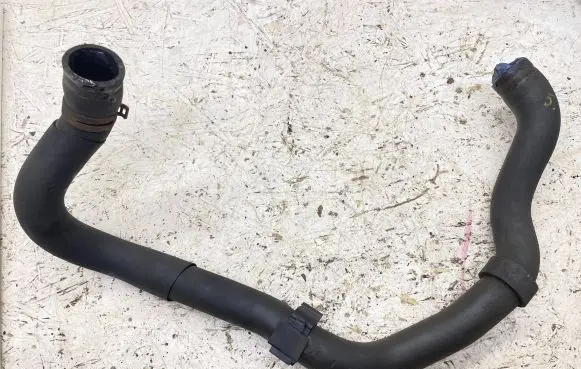 Volkswagen Touran I Engine coolant pipe/hose