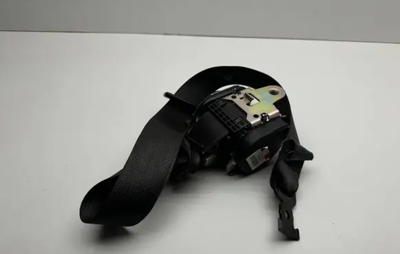 Opel Zafira C Front seatbelt 620611600
