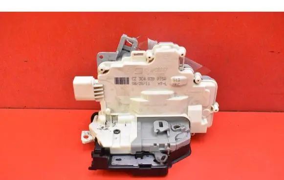 Volkswagen PASSAT CC Rear door lock 3C4839015A
