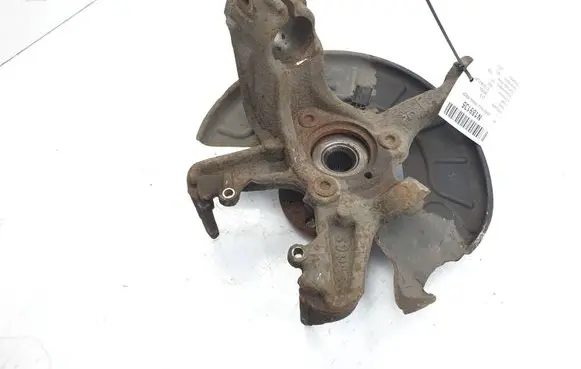 Skoda Octavia Mk2 (1Z) Front wheel hub spindle knuckle