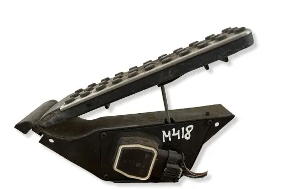 Mercedes-Benz C W204 Accelerator throttle pedal A2043000204 120712 3211