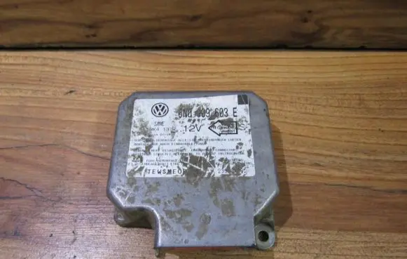 Volkswagen Golf III Airbag control unit/module 6n0909603e 5wk4137e