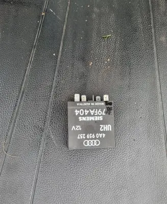 Audi 80 90 S2 B4 Electric power window relay 4A0959257 19FA404