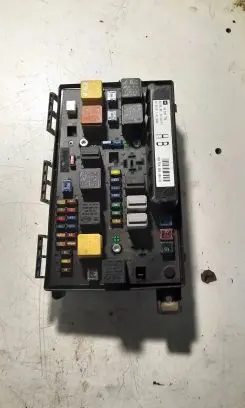 Opel Zafira B Fuse box set 13206754