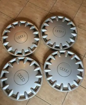 Audi A4 S4 B5 8D R15 wheel hub/cap/trim 8D0601147B