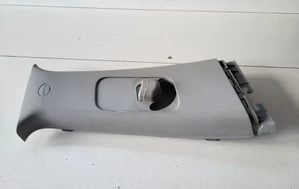Hyundai Santa Fe Seat belt trim 858402W000