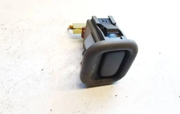 Honda CR-V Tailgate opening switch m8525