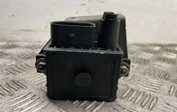 BMW 5 E60 E61 Glow plug pre-heat relay 7798000 0522120102