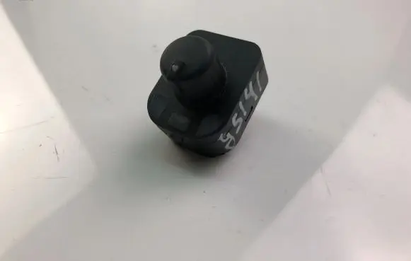 Wing mirror switch