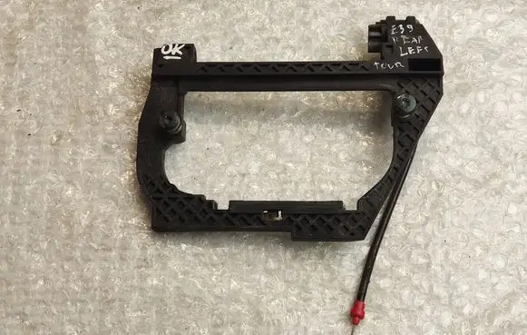 BMW 5 E39 Rear door exterior handle/bracket 