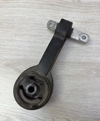 Honda Civic Engine mount bracket 