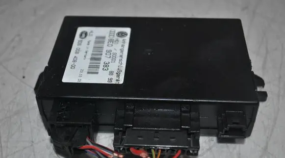 Audi A4 S4 B6 8E 8H Tow bar trailer control unit/module 8E0907383 S0001 5DS00840800