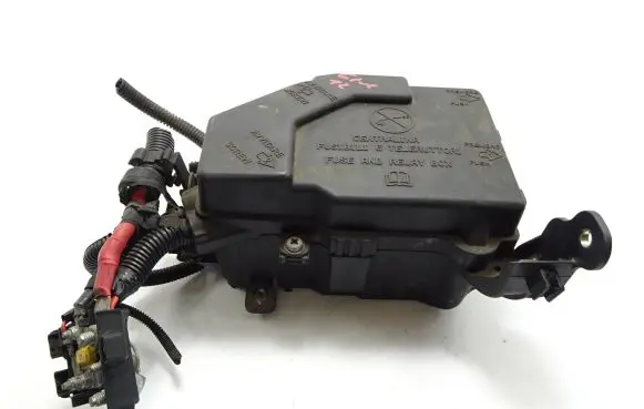 Alfa Romeo Giulietta Fuse module 51867697 184106 17052010