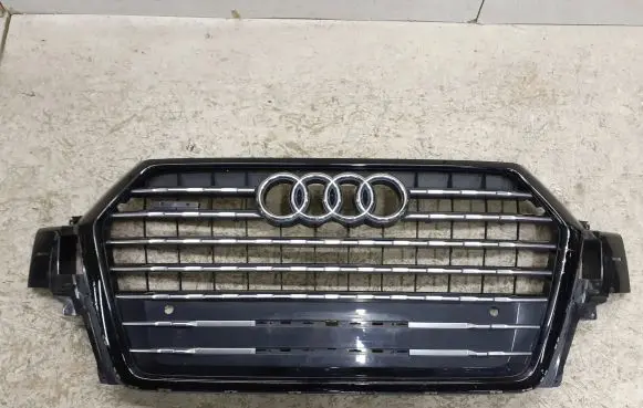 Audi Q7 4M Front bumper upper radiator grill 4M0853651