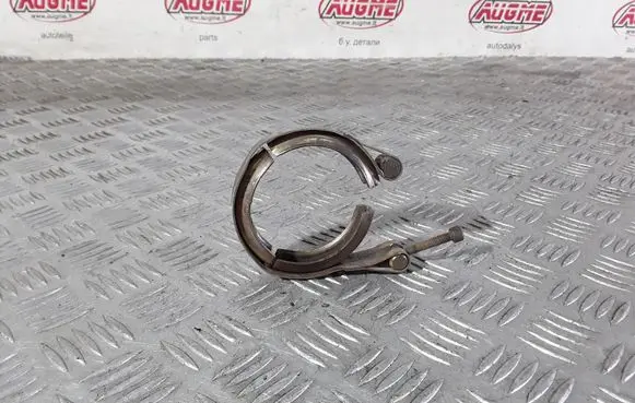 Volkswagen PASSAT CC Muffler pipe connector clamp 04L253725B