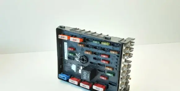 Volkswagen PASSAT B6 Fuse module 3C0937125 63592777