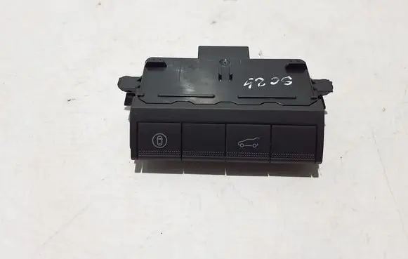 Tailgate opening switch