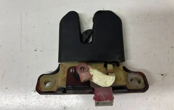 Audi A3 S3 8L Tailgate/trunk/boot lock/catch/latch 3B5827505