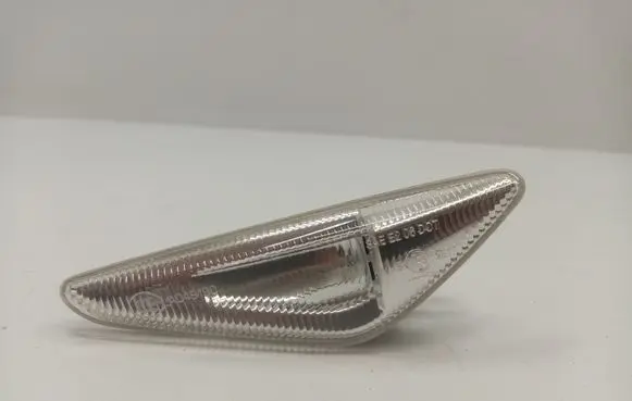 Front fender indicator light