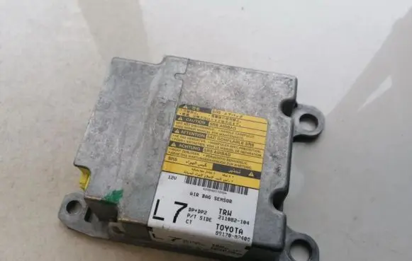Toyota Corolla E120 E130 Airbag control unit/module 211082104 211082-104