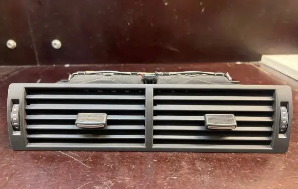 Audi A4 S4 B7 8E 8H Dash center air vent grill 8E0820951H 12120152 3C1830101H