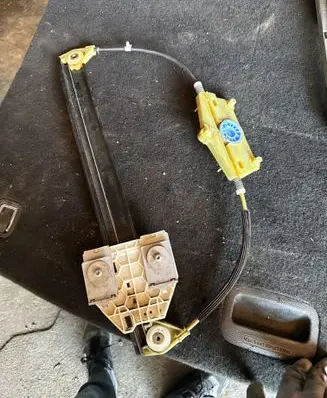 Subaru XV I Rear window lifting mechanism without motor 4F083942