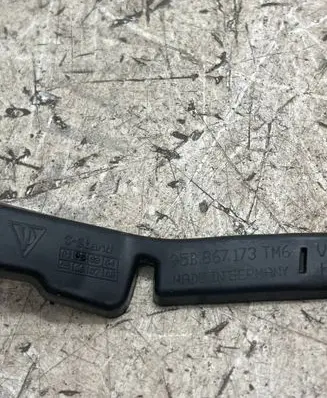 Porsche Macan (95B) Other front door trim element 95B867173