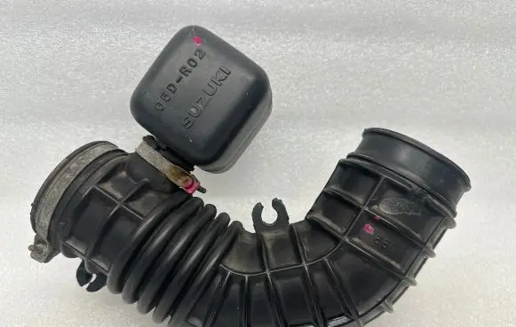 Suzuki Grand Vitara I Air intake hose/pipe 65DR02
