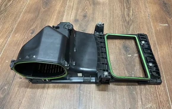 Mercedes-Benz E W213 Air filter box 72340931