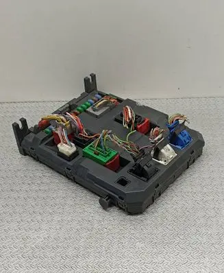 Peugeot 207 Fuse module 9664983080 22661F01