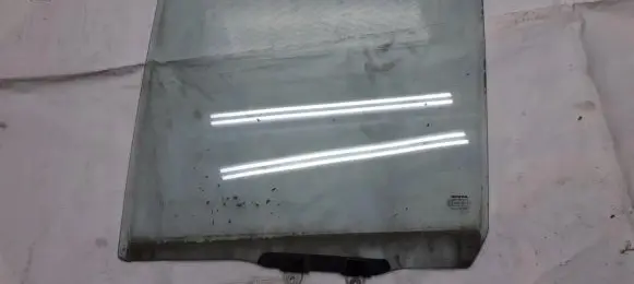 Honda CR-V Rear door window glass