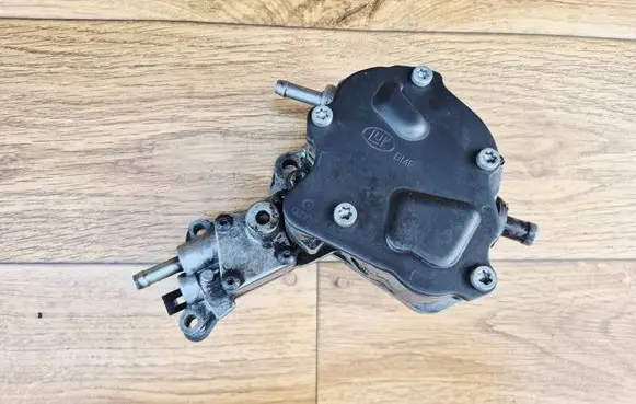 Audi A4 S4 B6 8E 8H Vacuum pump 038145209