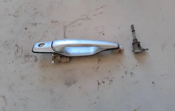Mitsubishi Grandis Front door exterior handle