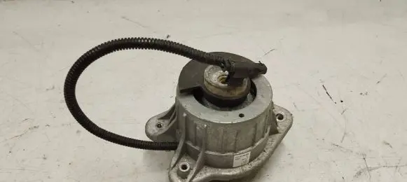 Mercedes-Benz S W222 Engine mount bracket A2222404500
