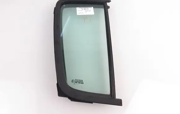 Suzuki Swift I Rear side window 